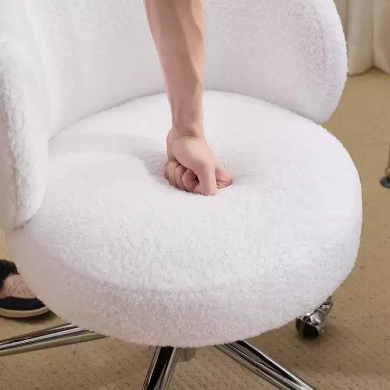 Chaise pivotante Karl Home Teddy pour bureau à roulettes réglable avec soutien pour le salon, blanche