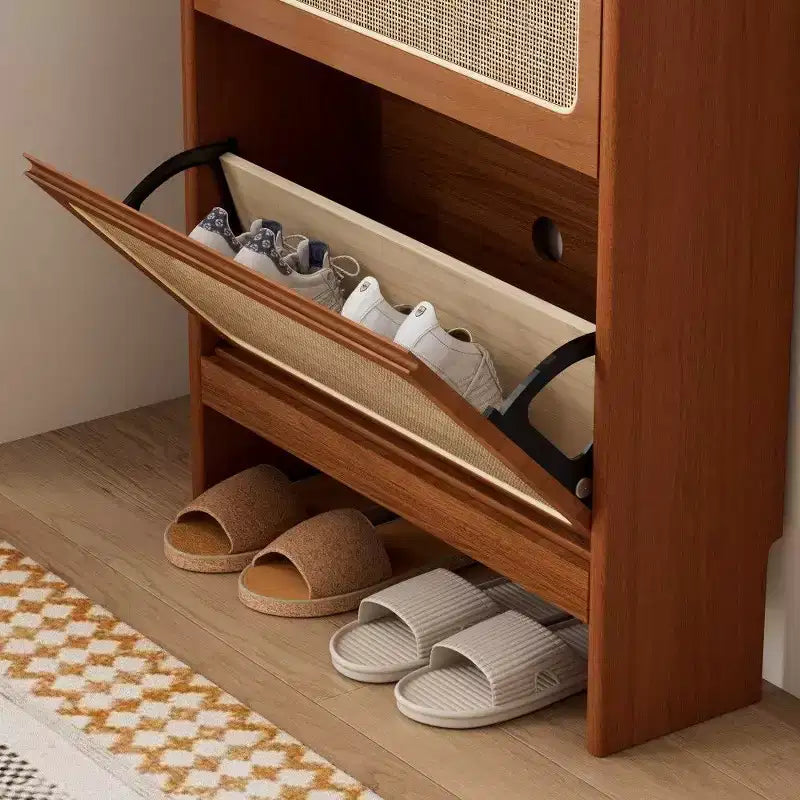 Meuble à chaussures TUYOHW en noyer et rotin avec 3 tiroirs basculants et panneau perforé, meuble de rangement étroit de 65 cm de haut pour entrée avec dispositif anti-basculement