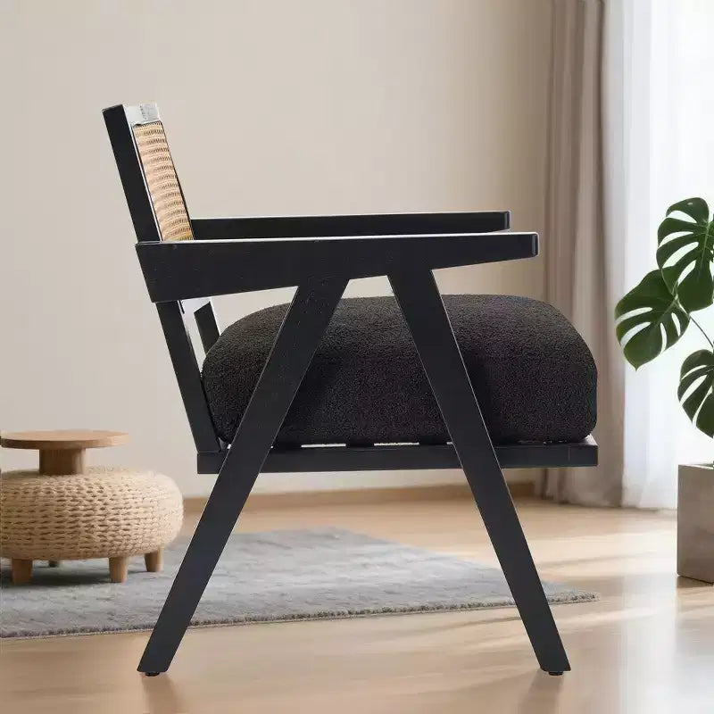 Fauteuil de ferme en bois avec accoudoirs, dossier en rotin et coussin en lin pour salon, chambre à coucher