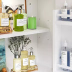 Meuble haut de salle de bain VECELO avec éclairage à détecteur, armoire à pharmacie murale avec étagères de rangement et porte-serviettes pour salle de bain ou buanderie, blanc