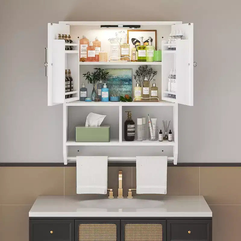 Meuble haut de salle de bain VECELO avec éclairage à détecteur, armoire à pharmacie murale avec étagères de rangement et porte-serviettes pour salle de bain ou buanderie, blanc