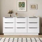 Caractéristiques de la chambre : commode 9 tiroirs, grand plancher en bois et commodes, blanc
