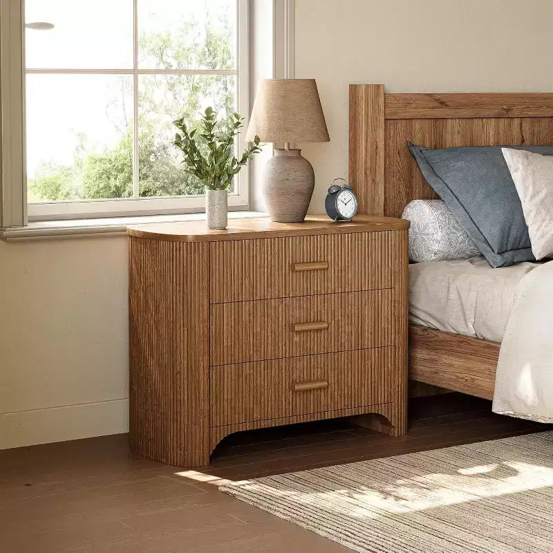 Table de chevet grande et large Lantine avec 3 tiroirs, table de chevet surdimensionnée de style moderne du milieu du siècle pour chambre à coucher
