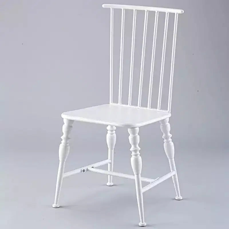 Chaises ou tables à pieds en fuseau de la collection Lakeside -