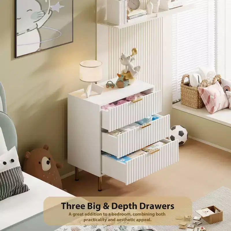 Commode 3 tiroirs cannelée en bois, avec poignées dorées pour chambre à coucher, Blanche
