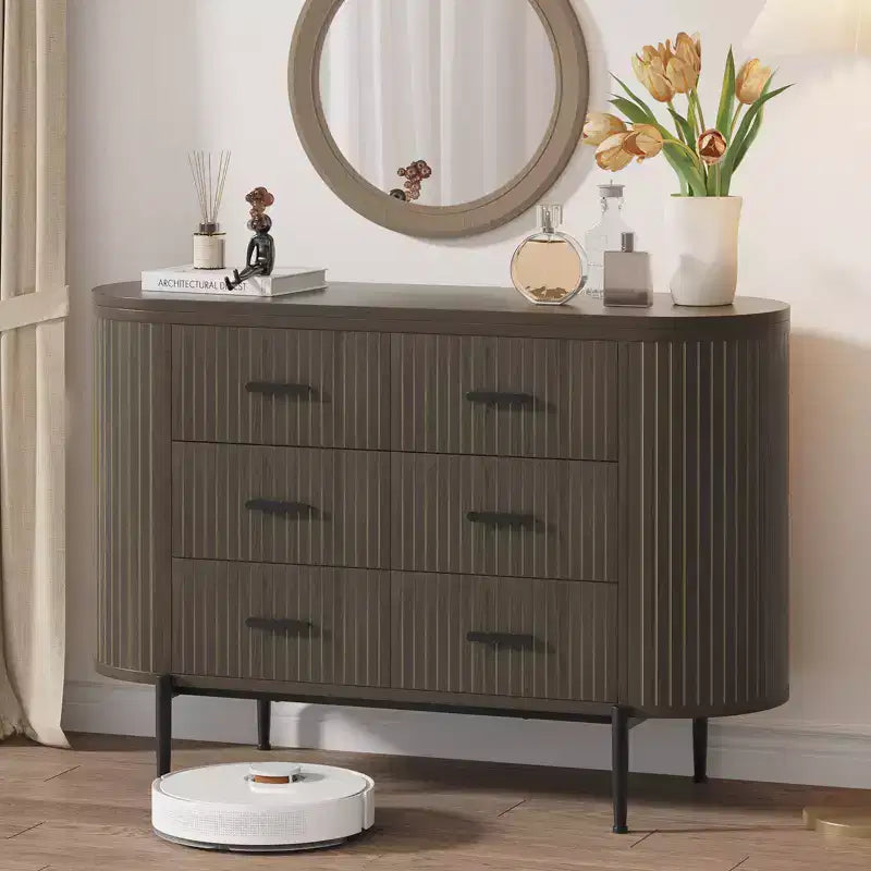 Commode à 6 tiroirs cannelés Mid-Century de 119 cm de large - Poignées métalliques, profil incurvé et pieds robustes, Meuble TV en bois pour chambre à coucher ou salon