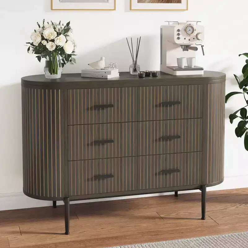 Commode à 6 tiroirs cannelés Mid-Century de 119 cm de large - Poignées métalliques, profil incurvé et pieds robustes, Meuble TV en bois pour chambre à coucher ou salon