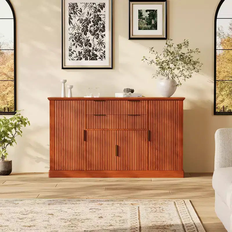 Buffet de rangement cannelé 58 po avec tiroirs et portes, console de style ferme moderne avec tablette réglable et poignées dorées pour salles à manger et salons