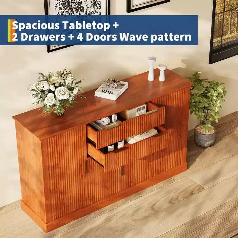 Buffet de rangement cannelé 58 po avec tiroirs et portes, console de style ferme moderne avec tablette réglable et poignées dorées pour salles à manger et salons