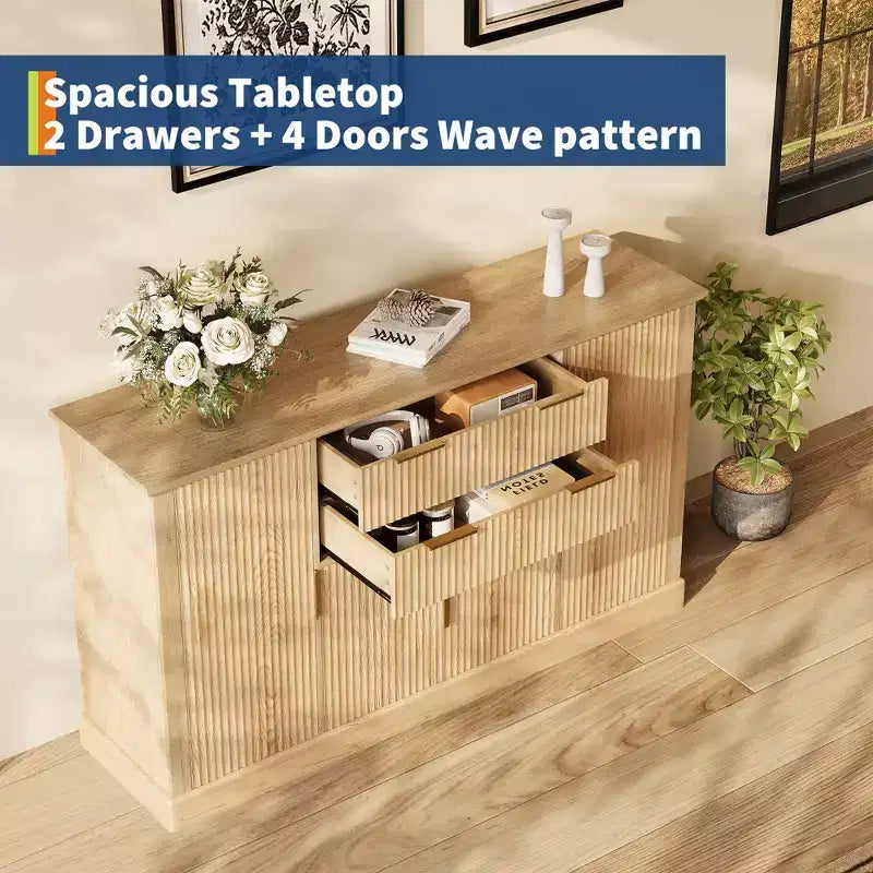 Buffet de rangement cannelé 58 po avec tiroirs et portes, console de style ferme moderne avec tablette réglable et poignées dorées pour salles à manger et salons