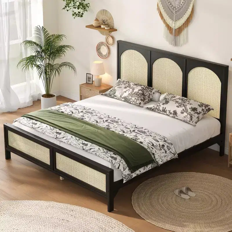 Lit plateforme en bois Queen/King size avec tête et pied de lit en rotin, cadre de lit avec pieds de support - ModernLuxe