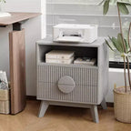 DobleePy Lot de 2 tables de chevet modernes cannelées, pieds inclinés et poignées rondes en bois, 2 tiroirs, table d'appoint pour chambre et salon