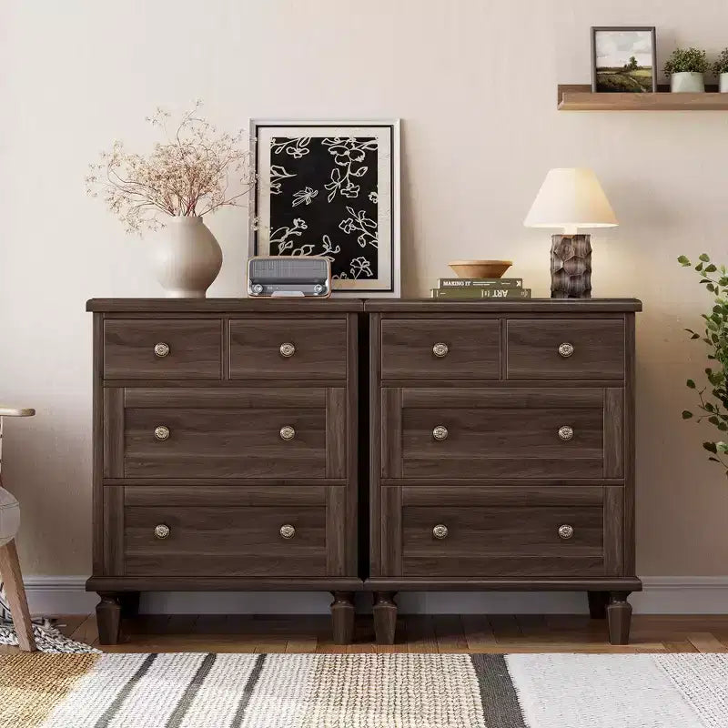 Commode vintage en bois à 4 tiroirs avec poignées sculptées et pieds fuselés, grand meuble de rangement à tiroirs pour chambre, salon et entrée