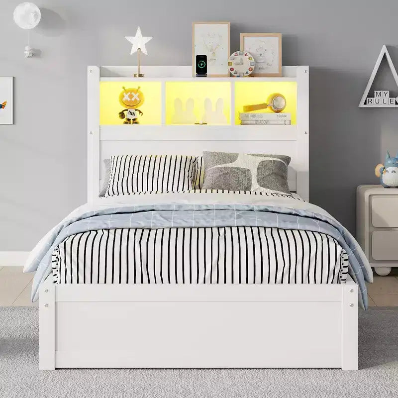 Lit double/grand en bois avec tête de lit de rangement, éclairage LED intégré et station de charge, 2 tiroirs et meuble coulissant - ModernLuxe