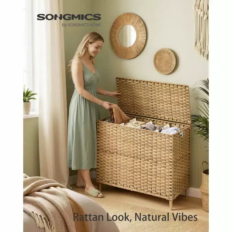 SONGMICS Panier à linge avec couvercle, panier à linge en rotin PE avec doublure amovible, panier de rangement, trieur à 4 sections, 210 L, jaune oie
