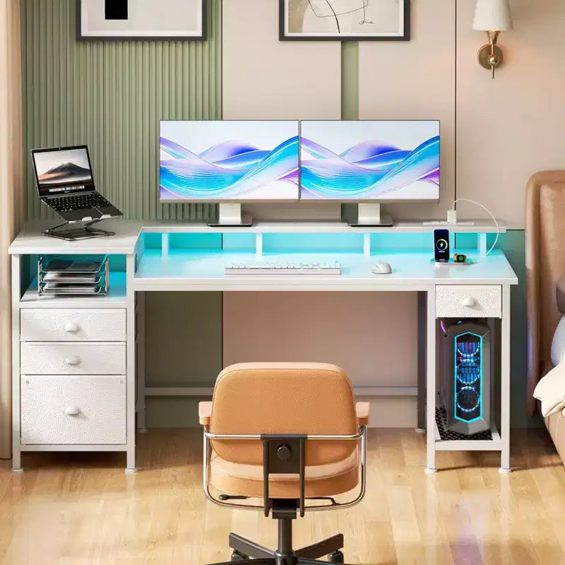 Bureau d'ordinateur blanc de 152 cm avec station de charge, bureau de jeu avec lumières LED, 4 tiroirs, classeur de rangement, table de travail pour bureau à domicile, étude moderne de chambre.