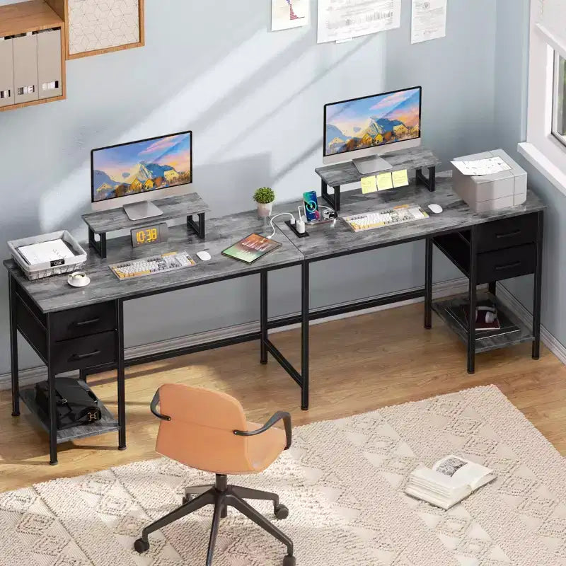 Qwatto Bureau d'angle en forme de L gris de 150 cm avec station de charge, bureau de jeu pour deux personnes, 4 tiroirs, 2 supports d'écran, poste de travail de bureau à domicile
