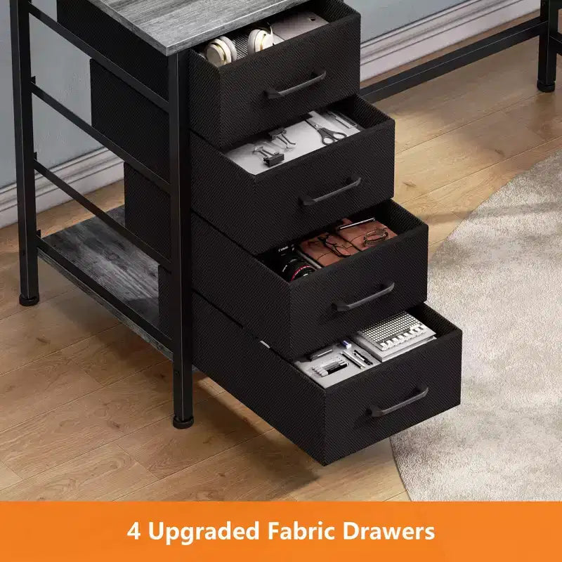 Qwatto Bureau d'angle en forme de L gris de 150 cm avec station de charge, bureau de jeu pour deux personnes, 4 tiroirs, 2 supports d'écran, poste de travail de bureau à domicile