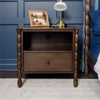 Table de chevet Jenny Lind Cubby avec 1 tiroir et prise électrique