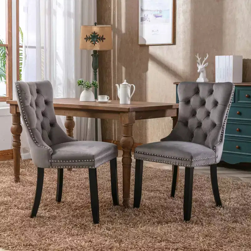 Chaises de salle à manger modernes en velours capitonné Harrington Collection, pieds en bois massif avec clous décoratifs, ensemble de 2 chaises d'appoint contemporaines rembourrées, gris