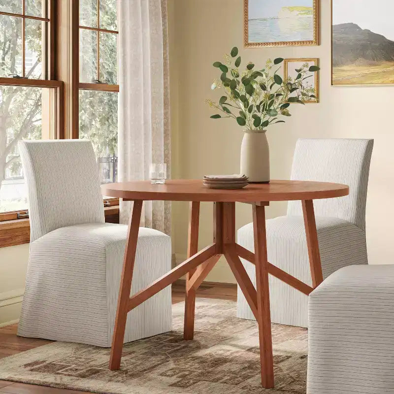Table à manger ronde en bois 42 po à pieds croisés Clarksburg – Threshold