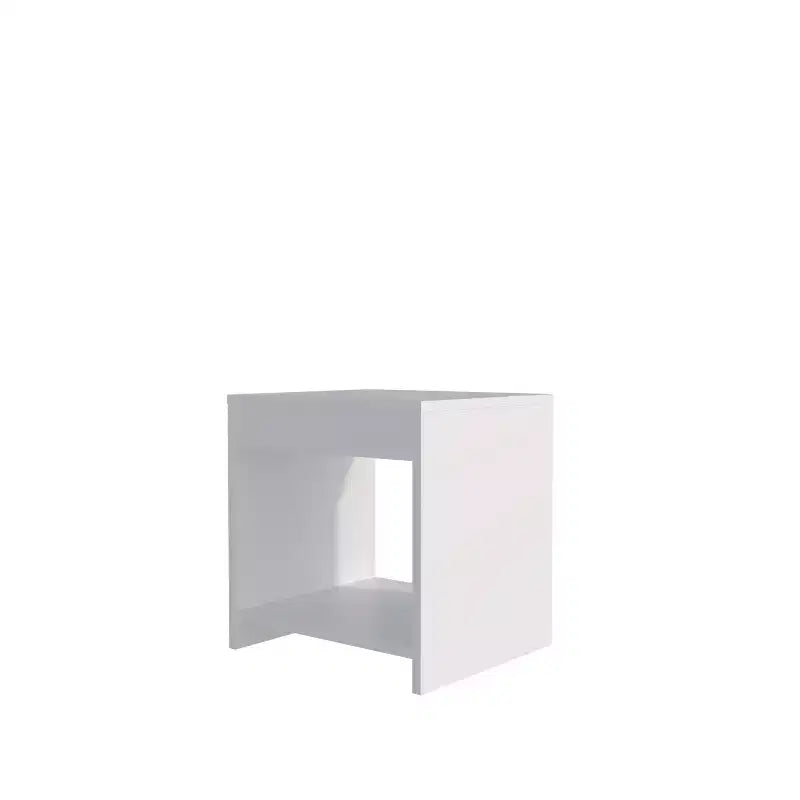 Cette table de chevet Anegam avec rangement ouvert, blanche, allie style contemporain et solutions de rangement astucieuses, créant un meuble peu encombrant.