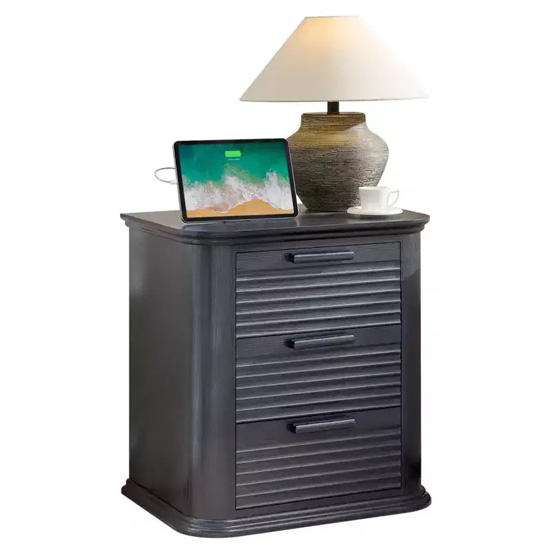 Table de chevet cannelée de 22 po de large avec station de charge, table d'appoint moderne pour salon, chambre, bureau à domicile, commode en bois à 3 tiroirs, grande table de chevet.