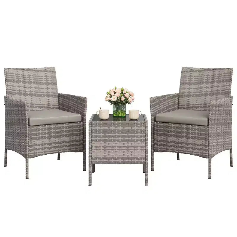 Ensemble de 3 meubles de patio extérieur, chaises en rotin PE avec coussins moelleux et table basse en verre trempé, ensemble de patio toutes saisons