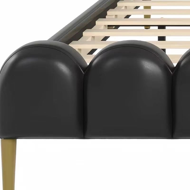 Lit tapissier en cuir avec tête et pied de lit, lattes et pieds en bois massif