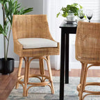 Baxton Studio Bella Tabouret de bar hauteur comptoir en rotin marron naturel/blanc : Polyester rembourré, cadre en acajou, aucun assemblage requis