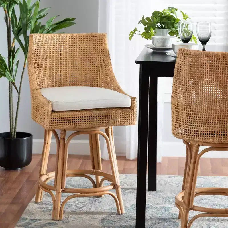 Baxton Studio Bella Tabouret de bar hauteur comptoir en rotin marron naturel/blanc : Polyester rembourré, cadre en acajou, aucun assemblage requis