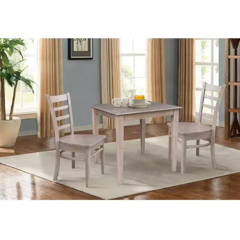 Table de salle à manger 3 pièces en bois massif 30"x30" et 2 chaises Emily, Taupe Gris Lavé - International Concepts : Hévéa, Carrée, Non-Extensible