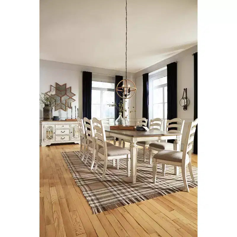 Table de salle à manger extensible rectangulaire Realyn blanc écaillé : 8 places, style campagne chic - Signature Design by Ashley