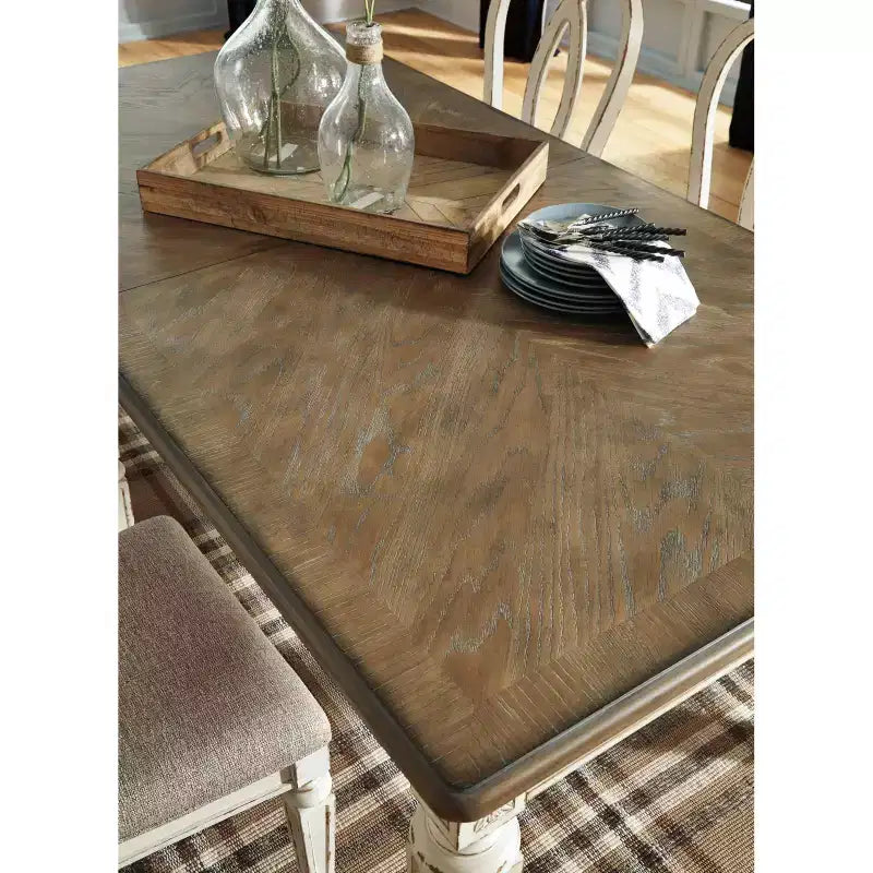 Table de salle à manger extensible rectangulaire Realyn blanc écaillé : 8 places, style campagne chic - Signature Design by Ashley