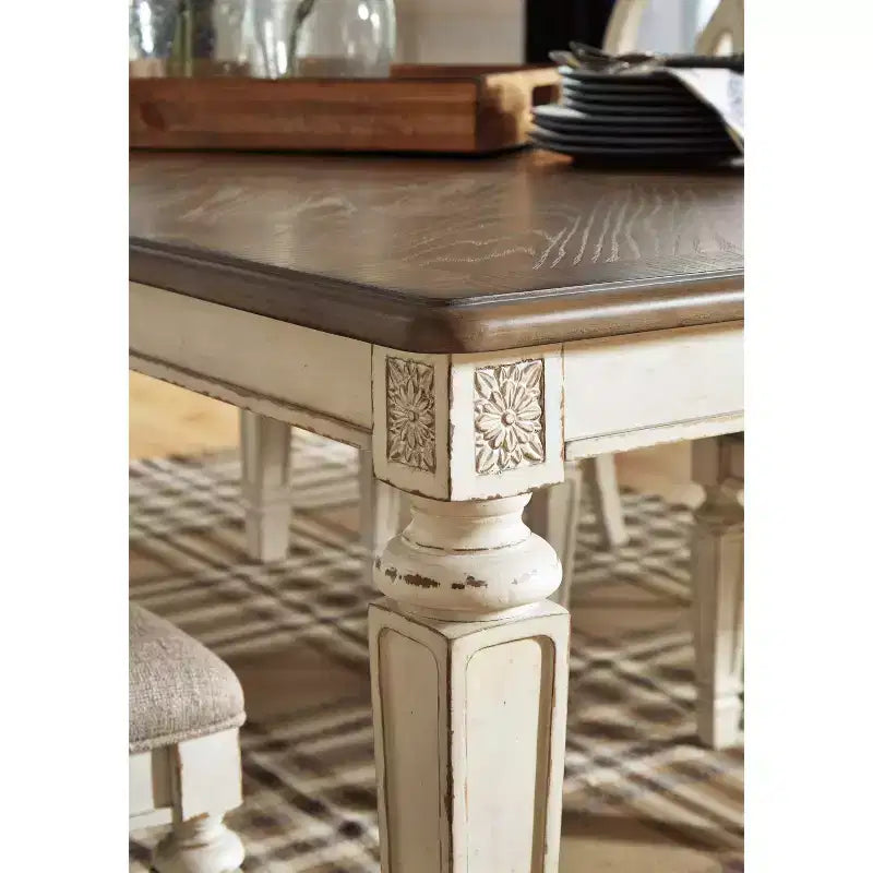 Table de salle à manger extensible rectangulaire Realyn blanc écaillé : 8 places, style campagne chic - Signature Design by Ashley