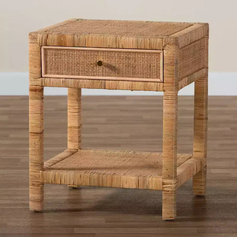 Table de chevet Adelia en rotin naturel et acajou avec 1 tiroir et une étagère - Baxton Studio