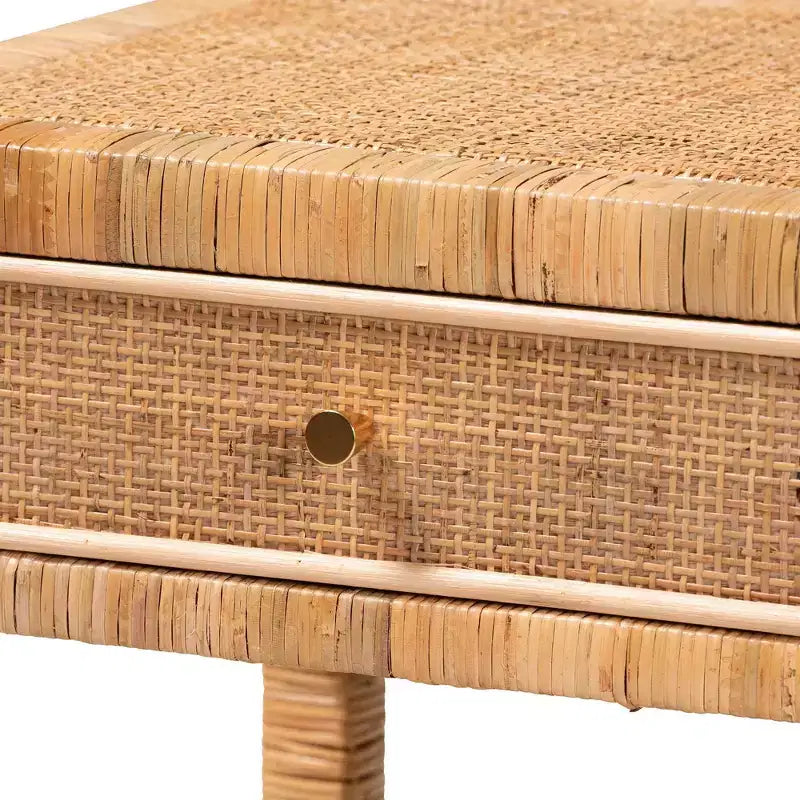 Table de chevet Adelia en rotin naturel et acajou avec 1 tiroir et une étagère - Baxton Studio