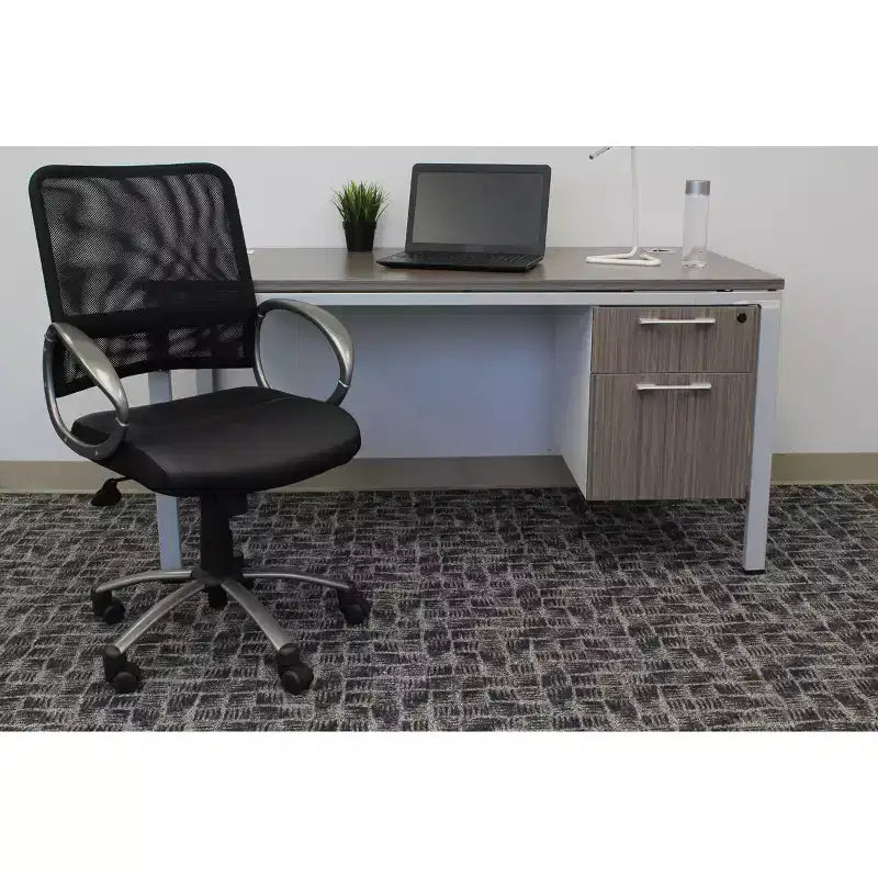 Chaise de bureau à dossier en maille finition étain, noire - Boss Office Products : Assise LeatherPlus, base métallique, fonction pivotante