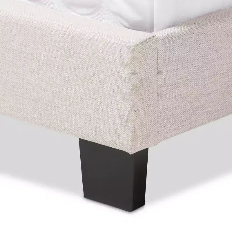 Lit rembourré en tissu moderne et contemporain King Lexi Beige clair - Baxton Studio : Cadre en bois d'hévéa et MDF, remplissage en polyester