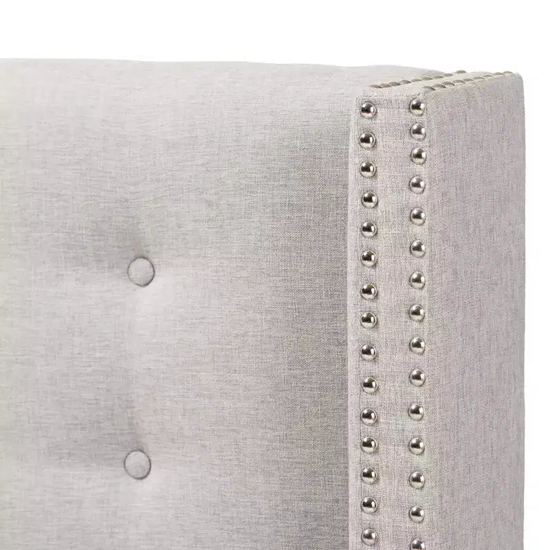 Tête de lit capitonnée en tissu moderne et contemporain Queen Ginaro avec clous et ailes - Baxton Studio : design élégant, cadre en MDF, nettoyage ciblé