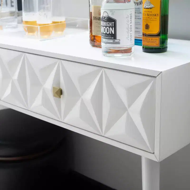 Console glamour géométrique de 55,5 po à 2 tiroirs avec poignées dorées, blanc éclatant - Linon : Rangement étroit pour entrée, design moderne