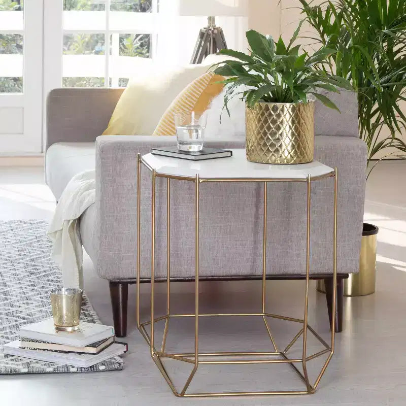 Table d'appoint Finch Colton à plateau en marbre massif avec base en métal blanc/doré : Style Glamour de luxe, Cadre en fer, Forme carrée