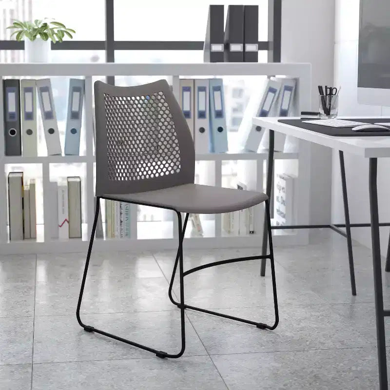 Chaise empilable Flash Furniture série HERCULES, capacité 300 kg, avec dossier aéré et piètement luge thermolaqué