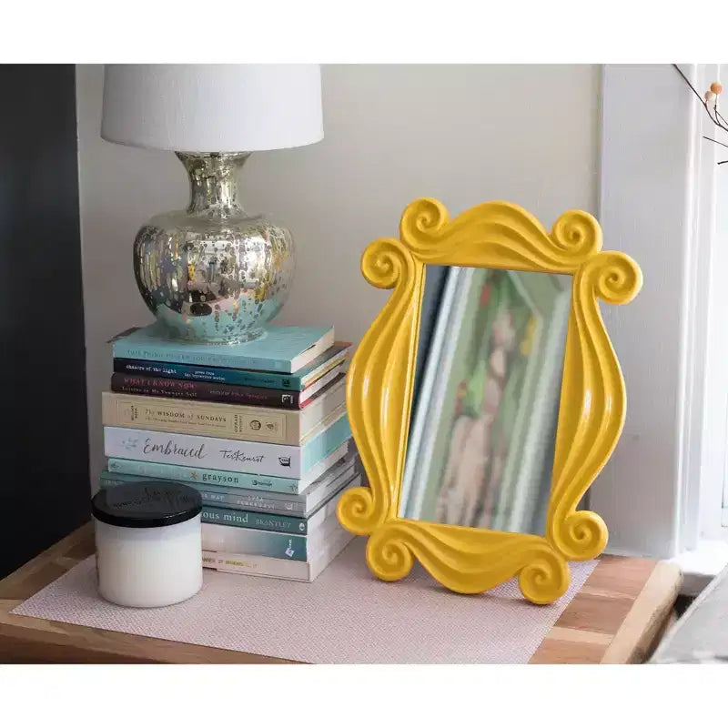Miroir réplique Ukonic Friends TV Show Yellow Peephole Frame pour porte | 38,1 x 27,9 cm