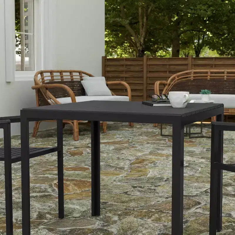 Merrick Lane Table à Manger Carrée d'Extérieur/Intérieur Tout Temps pour 4 Personnes avec Cadre en Acier et Plateau à Lattes en Résine - Noir