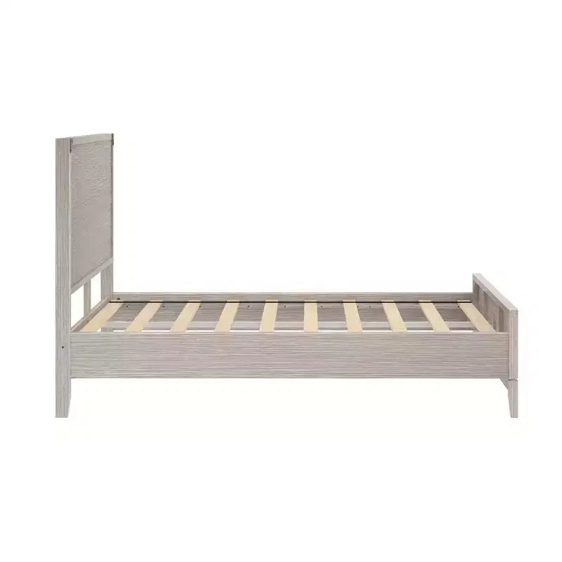 Lit plateforme contemporain en bois massif Plank+Beam pleine grandeur