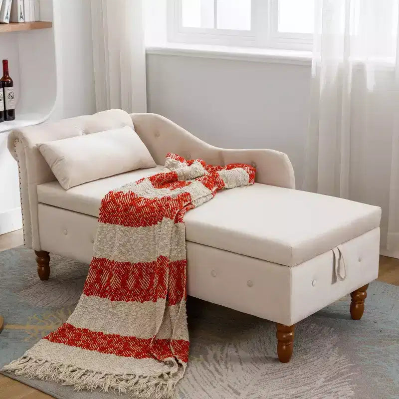 Chaise longue en velours avec rangement, oreiller et accents cloutés pour chambre - ModernLuxe