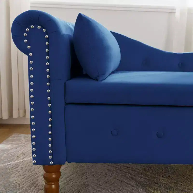 Chaise longue en velours avec rangement, oreiller et accents cloutés pour chambre - ModernLuxe