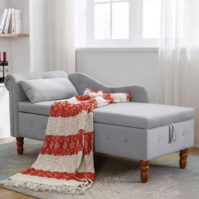 Chaise longue en velours avec rangement, oreiller et accents cloutés pour chambre - ModernLuxe