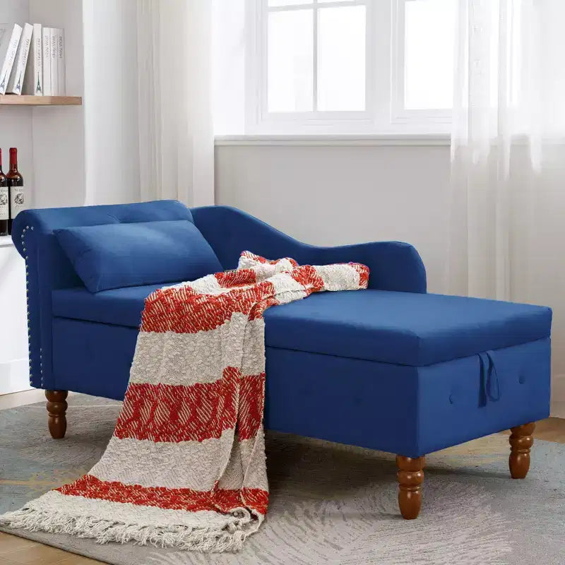 Chaise longue en velours avec rangement, oreiller et accents cloutés pour chambre - ModernLuxe